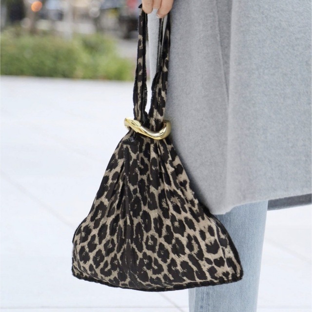 DEUXIEME CLASSE(ドゥーズィエムクラス)のプリーツバッグ　LEOPARD MINI Deuxieme Classe レディースのバッグ(トートバッグ)の商品写真