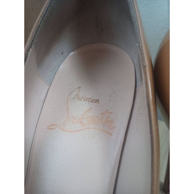 Christian Louboutin(クリスチャンルブタン)のルブタン　パンプス　37 ベージュ　23.5cm 24cm レディースの靴/シューズ(ハイヒール/パンプス)の商品写真