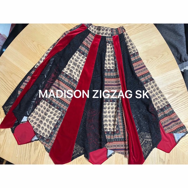 Ameri VINTAGE(アメリヴィンテージ)の最終価格☆MADISON ZIGZAG SK レディースのスカート(ロングスカート)の商品写真