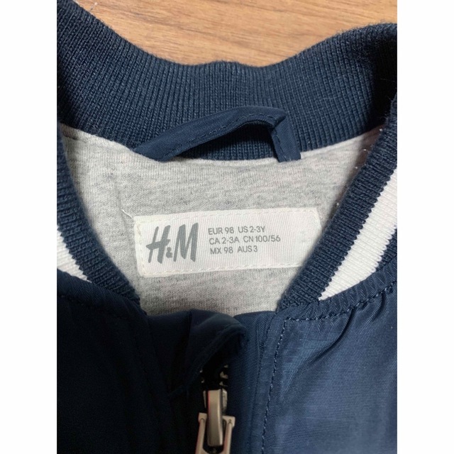 H&M(エイチアンドエム)のスタジャン90cmH&M キッズ/ベビー/マタニティのキッズ服男の子用(90cm~)(ジャケット/上着)の商品写真