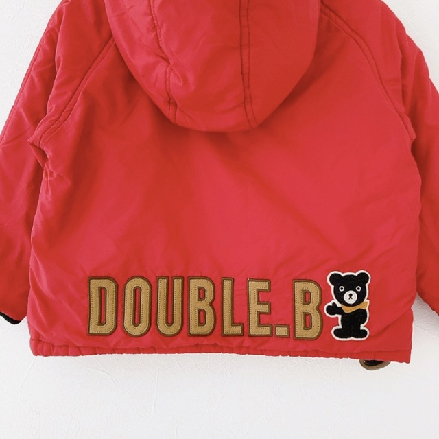 DOUBLE.B(ダブルビー)の【専用】ダブルビー ナイロンジャケット リバーシブル 赤 ベージュ 90 キッズ/ベビー/マタニティのキッズ服男の子用(90cm~)(ジャケット/上着)の商品写真