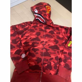 アベイシングエイプ(A BATHING APE)の激安L！ BAPEカラーカモシャークパーカー赤2nd(パーカー)