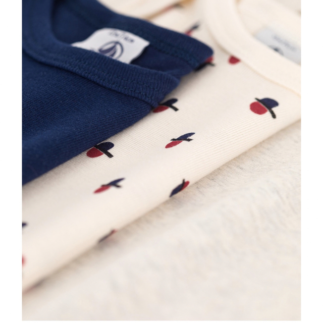 PETIT BATEAU(プチバトー)のプチバトー　新品　長袖　ボディ　3枚組　ロンパース　18m/81cm キッズ/ベビー/マタニティのベビー服(~85cm)(ロンパース)の商品写真