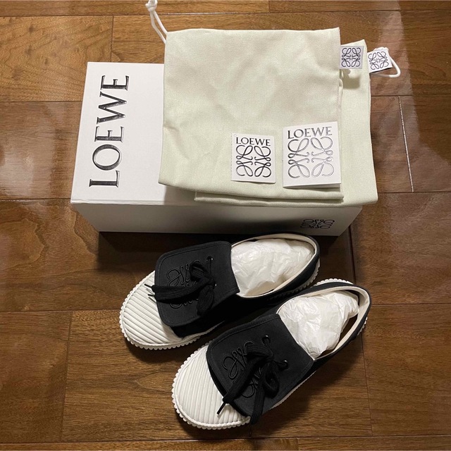 LOEWE(ロエベ)のn様専用⭐︎【LOEWE】ロエベ　アナグラム　スニーカー　37 レディースの靴/シューズ(スニーカー)の商品写真