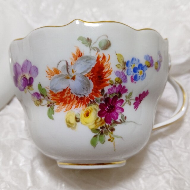 オールドマイセン1880年頃ボタン剣五つ花フラワーブーケ昆虫カップ