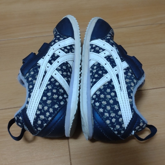 asics(アシックス)のアシックス　17.5cm　ナローモデル キッズ/ベビー/マタニティのキッズ靴/シューズ(15cm~)(スクールシューズ/上履き)の商品写真