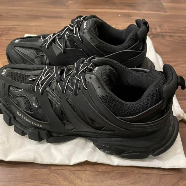 価格は安く Balenciaga - バレンシアガ トラック ブラック 新品未使用
