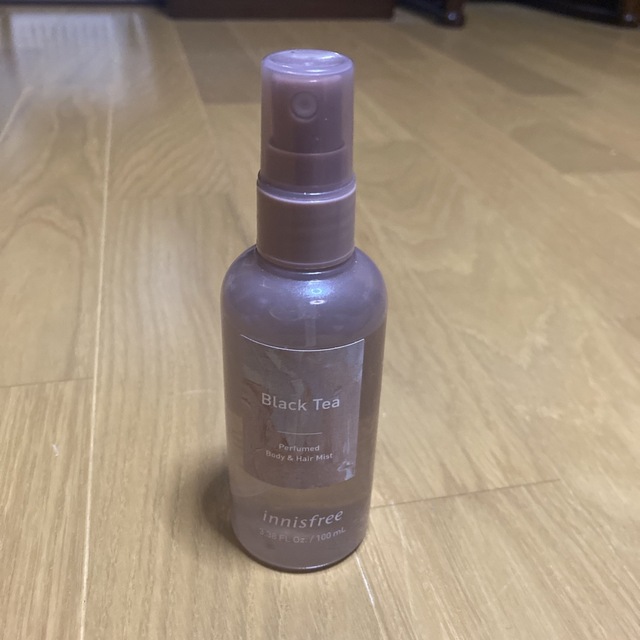 Innisfree(イニスフリー)のイニスフリー　パフュームド　ボディ&ヘアミスト　ブラックティー　100ml コスメ/美容の香水(香水(女性用))の商品写真