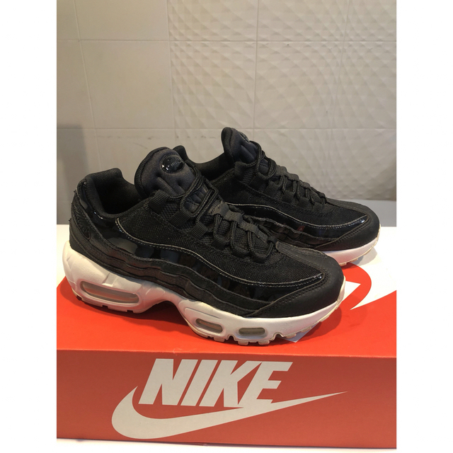 NIKE(ナイキ)のNIKE AIR MAX95  23.5cm レディースの靴/シューズ(スニーカー)の商品写真