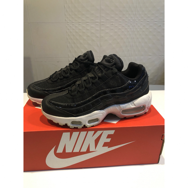 NIKE(ナイキ)のNIKE AIR MAX95  23.5cm レディースの靴/シューズ(スニーカー)の商品写真