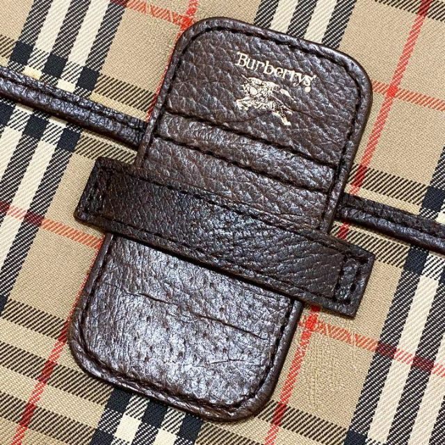 BURBERRY - 極美品♡バーバリー クラッチバッグ ノバチェック フラップ