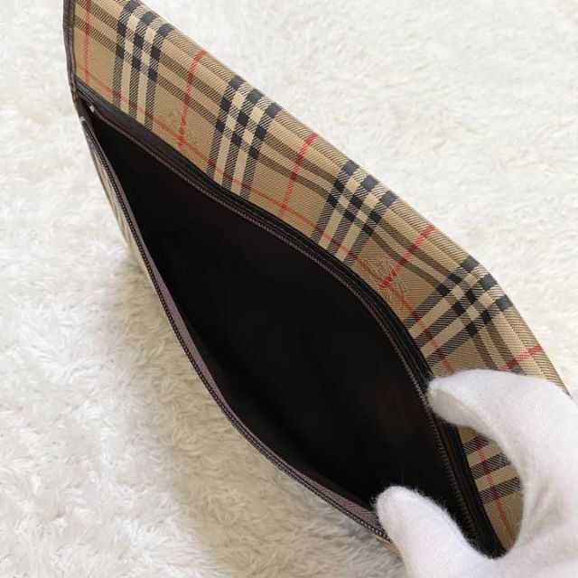 BURBERRY - 極美品♡バーバリー クラッチバッグ ノバチェック フラップ