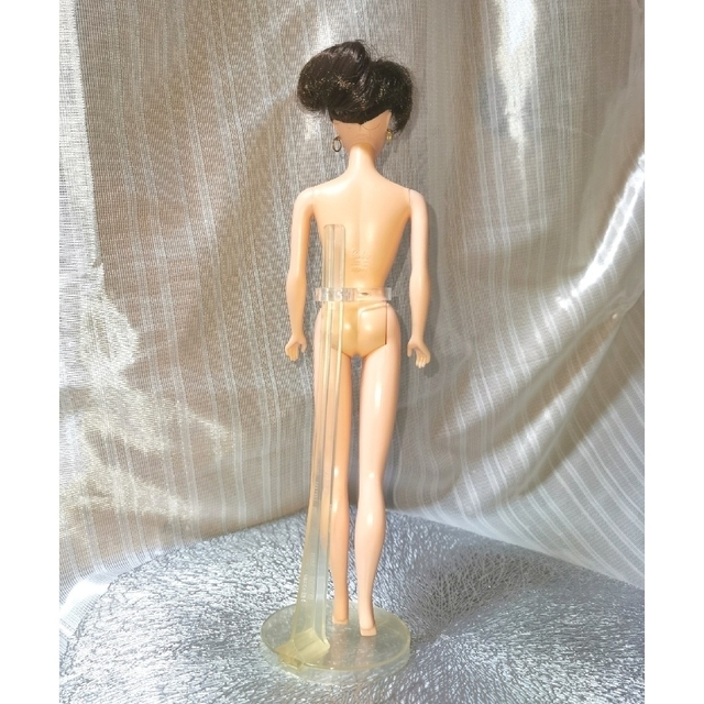 Barbie(バービー)の復刻版バービー　スタンド付き エンタメ/ホビーのおもちゃ/ぬいぐるみ(その他)の商品写真