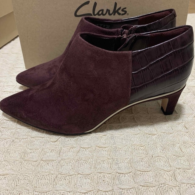 Clarks(クラークス)の【新品】Clarks ellis viola エリスビオラ　ブーティ レディースの靴/シューズ(ブーティ)の商品写真