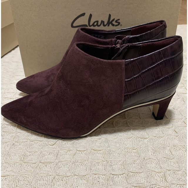 Clarks(クラークス)の【新品】Clarks ellis viola エリスビオラ　ブーティ レディースの靴/シューズ(ブーティ)の商品写真