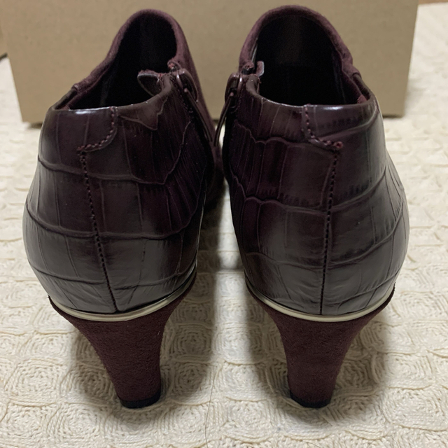 Clarks(クラークス)の【新品】Clarks ellis viola エリスビオラ　ブーティ レディースの靴/シューズ(ブーティ)の商品写真