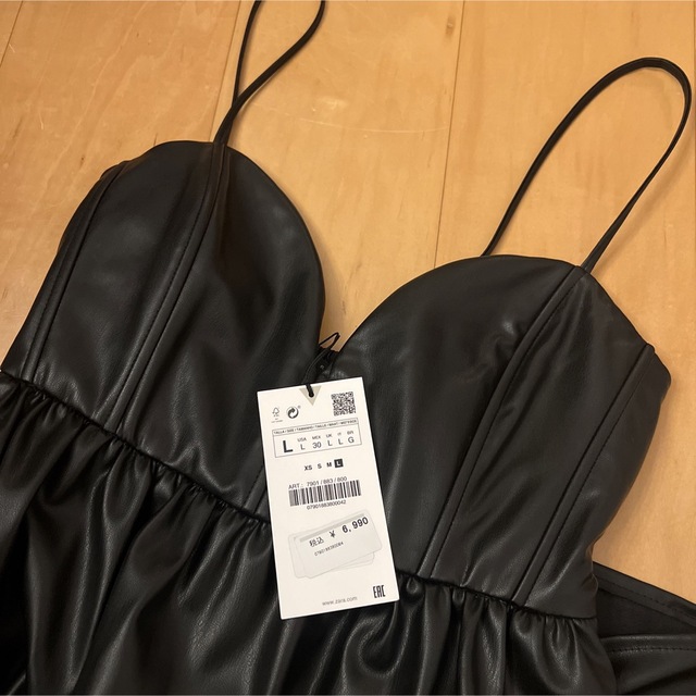 ZARA(ザラ)のZARA ネオレザーワンピース　L レディースのワンピース(ロングワンピース/マキシワンピース)の商品写真