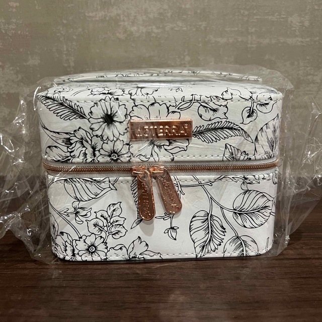 ドテラ 限定品 バニティー オイルケース | フリマアプリ ラクマ ドテラ 限定品 バニティー オイルケース | フリマアプリ ラクマ