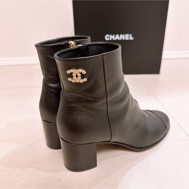 CHANEL boots