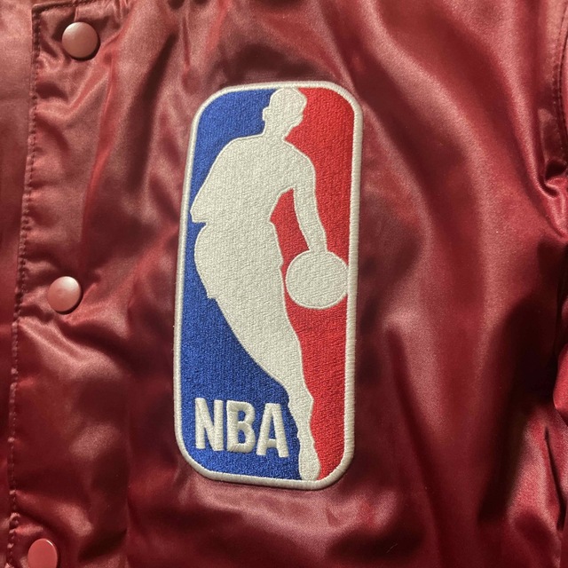 NIKE(ナイキ)のNIKE NBA 公式　スカジャン　ワッペン　刺繍　ワインレッド  赤✖️黄色 メンズのジャケット/アウター(スカジャン)の商品写真