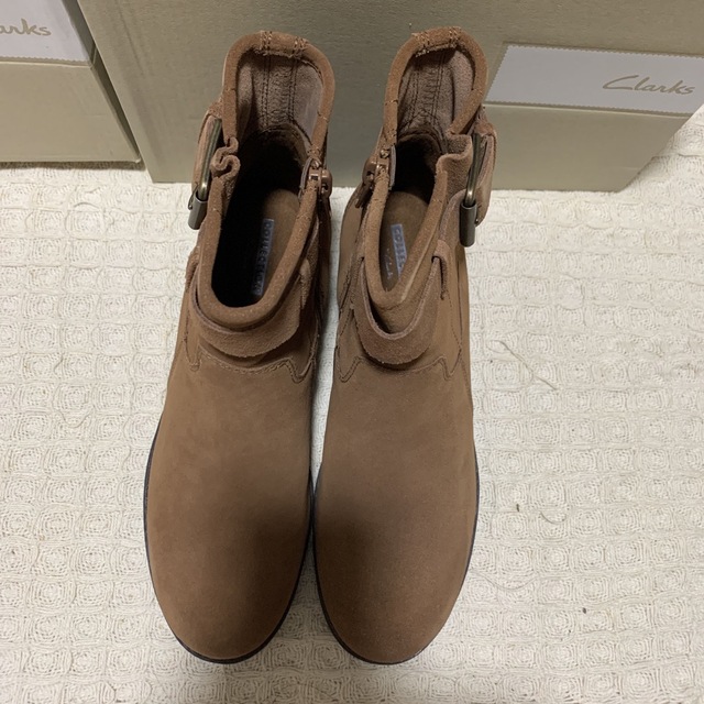 Clarks(クラークス)の【新品】Clarks marana amber マラナアンバー　ショートブーツ レディースの靴/シューズ(ブーツ)の商品写真