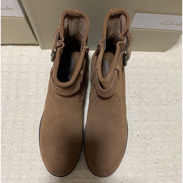 Clarks(クラークス)の【新品】Clarks marana amber マラナアンバー　ショートブーツ レディースの靴/シューズ(ブーツ)の商品写真