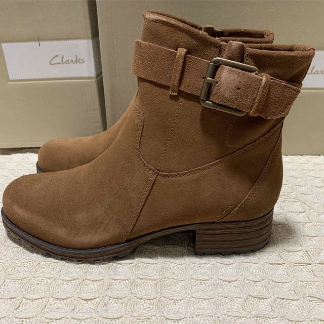 Clarks(クラークス)の【新品】Clarks marana amber マラナアンバー　ショートブーツ レディースの靴/シューズ(ブーツ)の商品写真