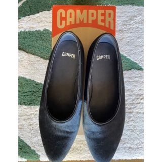 カンペール(CAMPER)の美品　カンペール　ハラコフラットシューズ　黒(スリッポン/モカシン)