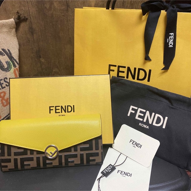 FENDI - FENDI コンチネンタル ウォレット 二つ折り長財布 カーフレザー 箱付