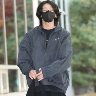 stussy NIKE コラボ ウィンドランナー【BTSジョングク着用】-