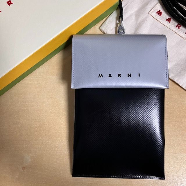 Marni(マルニ)の新品 22aw MARNI フォンポーチ 黒グレー 4109 メンズのバッグ(ショルダーバッグ)の商品写真