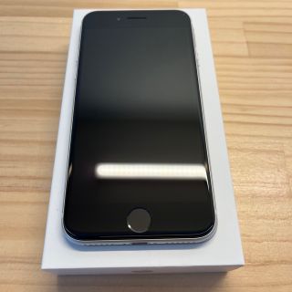 アイフォーン(iPhone)の【美品】アップル iPhone se第2世代 64GB(スマートフォン本体)