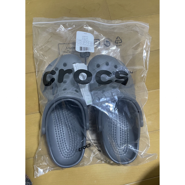 crocs(クロックス)の（新品）クロックス　サンダル　グレー　23センチ レディースの靴/シューズ(サンダル)の商品写真