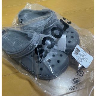 クロックス(crocs)の（新品）クロックス　サンダル　グレー　23センチ(サンダル)