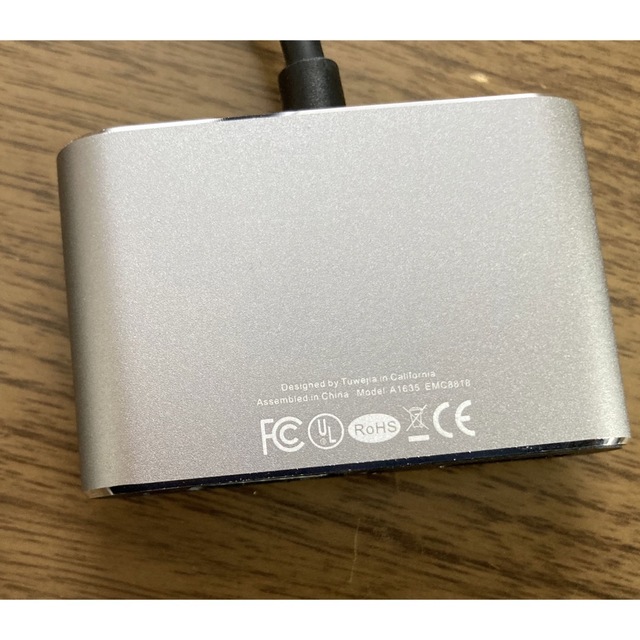 USB type C HDMI VGA 4-in-1アダプタ スマホ/家電/カメラのPC/タブレット(PC周辺機器)の商品写真