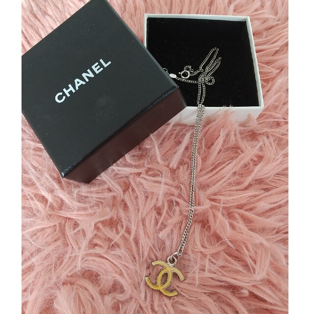 CHANEL♡シルバーアイボリーロゴネックレス