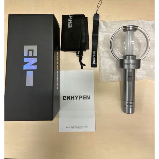 ENHYPEN(エンハイプン)のENHYPEN 公式ペンライト　エンハイフン　エンジン棒　未使用品 エンタメ/ホビーの声優グッズ(ペンライト)の商品写真