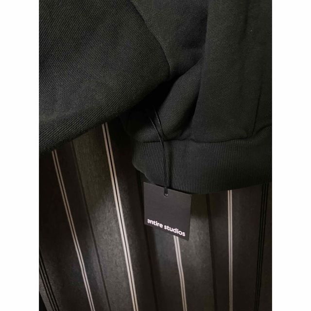 YEEZY（adidas）(イージー)のENTIRE STUDIOS FULL ZIP TAR メンズのトップス(パーカー)の商品写真