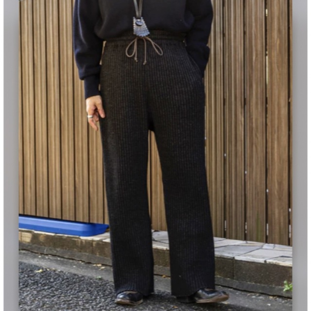 COMOLI(コモリ)のrefomed WOOL RIB KNIT PANTS メンズのパンツ(スラックス)の商品写真