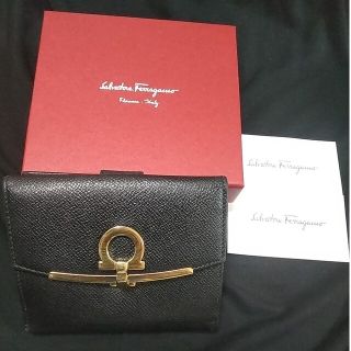 サルヴァトーレフェラガモ(Salvatore Ferragamo)のお値下げ中！【美品】サルヴァトーレ フェラガモ   2つ折り財布  黒(財布)