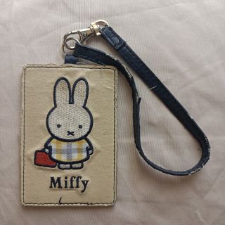 ミッフィー(miffy)のミッフィー　パスケース(パスケース/IDカードホルダー)