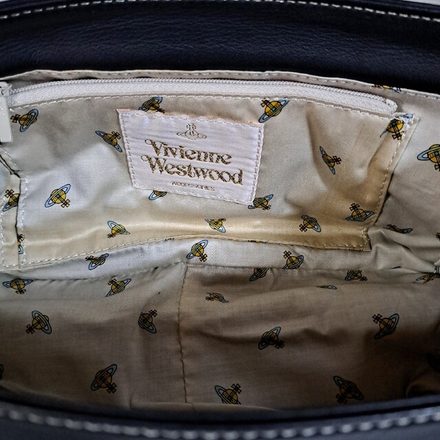 Vivienne Westwood(ヴィヴィアンウエストウッド)のヴィヴィアンウエストウッド レザー 革 ショルダーバッグ Vivienne レディースのバッグ(ショルダーバッグ)の商品写真