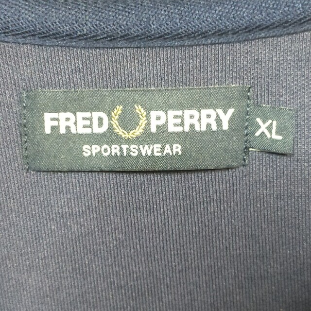 FRED PERRY(フレッドペリー)の【激レア】フレッドペリー 2XL トラックジャケット ネイビー 紺 ロゴ 刺繍 メンズのトップス(ジャージ)の商品写真