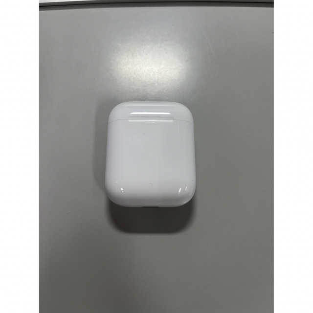 Apple(アップル)のApple Airpods(第一世代)MMEF2J/A スマホ/家電/カメラのオーディオ機器(ヘッドフォン/イヤフォン)の商品写真