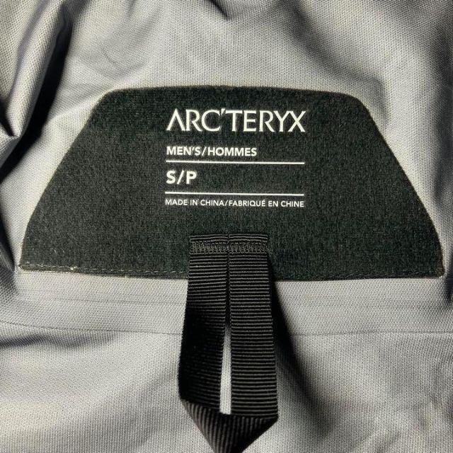 ARC'TERYX(アークテリクス)の新品 アークテリクス ベータジャケット ブラック S バードエイド付属 メンズのジャケット/アウター(マウンテンパーカー)の商品写真