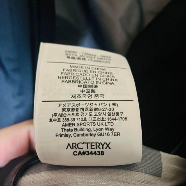 ARC'TERYX(アークテリクス)の新品 アークテリクス ベータジャケット ブラック S バードエイド付属 メンズのジャケット/アウター(マウンテンパーカー)の商品写真