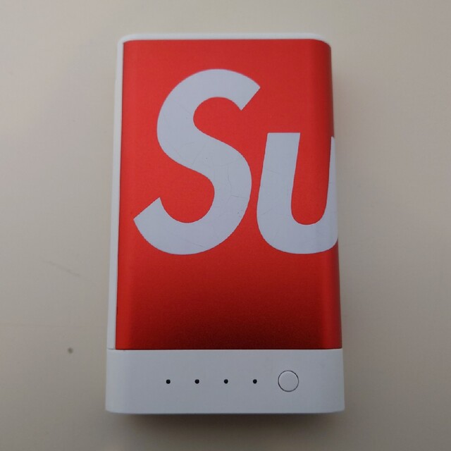 Supreme(シュプリーム)のSupreme シュプリーム モバイルバッテリー スマホ/家電/カメラのスマートフォン/携帯電話(バッテリー/充電器)の商品写真