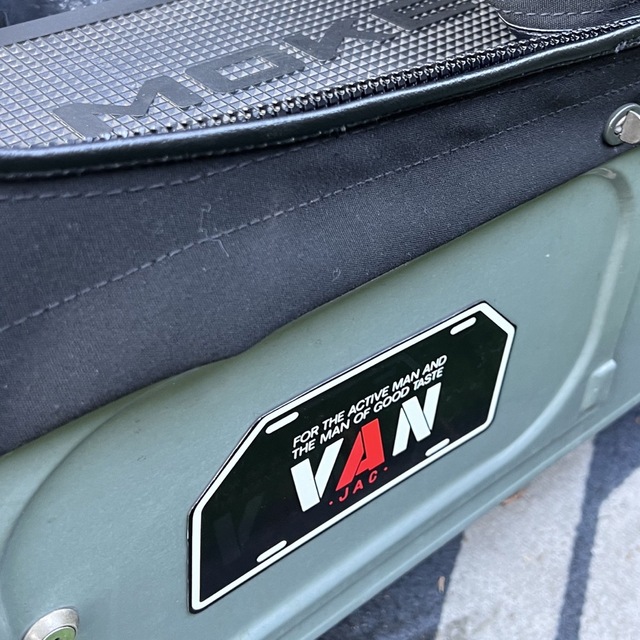 VAN Jacket(ヴァンヂャケット)の特価！VANプレートDesignマグネットタイプ20cm大きめ展示品の為used 自動車/バイクの自動車(汎用パーツ)の商品写真