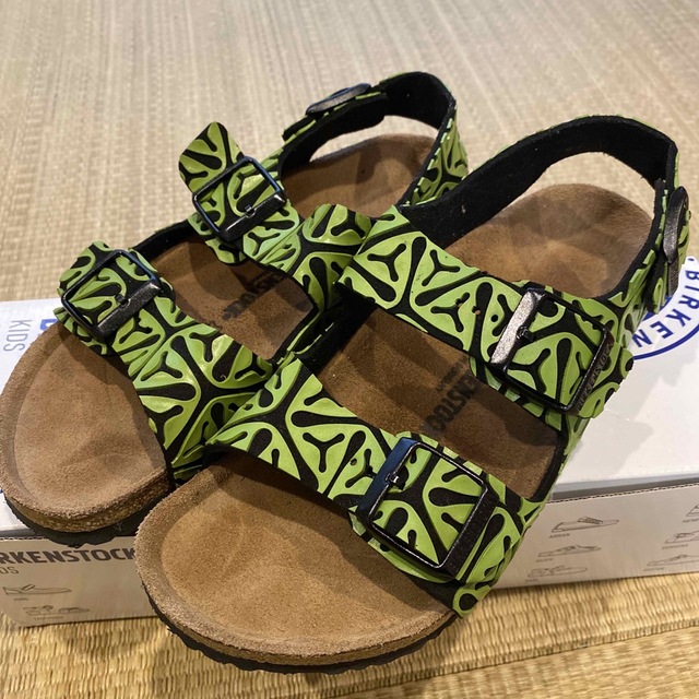 BIRKENSTOCK(ビルケンシュトック)のMILANO KIDS MIKROFASER キッズ/ベビー/マタニティのキッズ靴/シューズ(15cm~)(サンダル)の商品写真