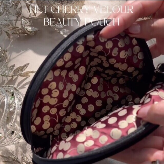 Her lip to(ハーリップトゥ)のHLT Cherry Velour Beauty Pouch エンタメ/ホビーのコレクション(ノベルティグッズ)の商品写真